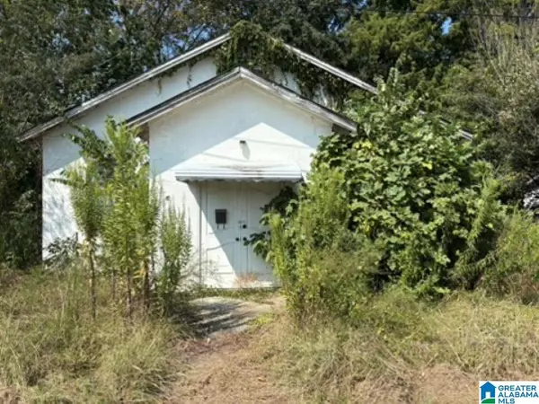 64 3RD STREET NE, Graysville, AL 35073