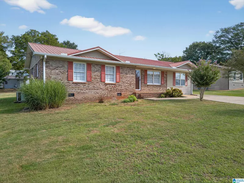 513 LAKEWOOD DRIVE, Weaver, AL 36277
