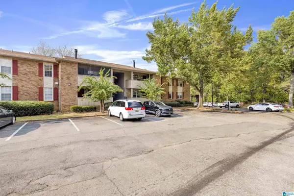 908 CHAPEL CREEK DRIVE #908, Hoover, AL 35226