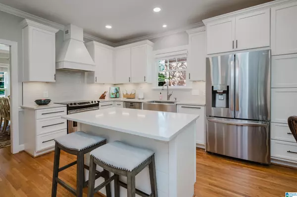 Vestavia Hills, AL 35216,1674 CROSSGATE DRIVE