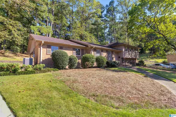 1375 BADHAM DRIVE, Vestavia Hills, AL 35216