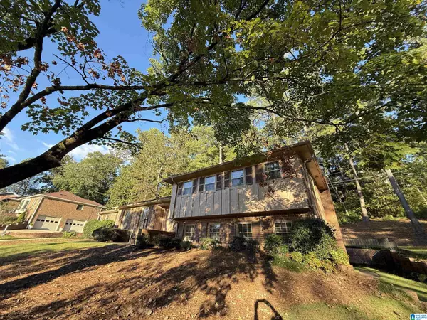 1375 BADHAM DRIVE, Vestavia Hills, AL 35216