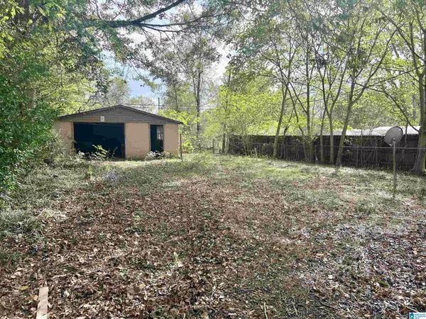 Hueytown, AL 35023,107 JUNE AVENUE