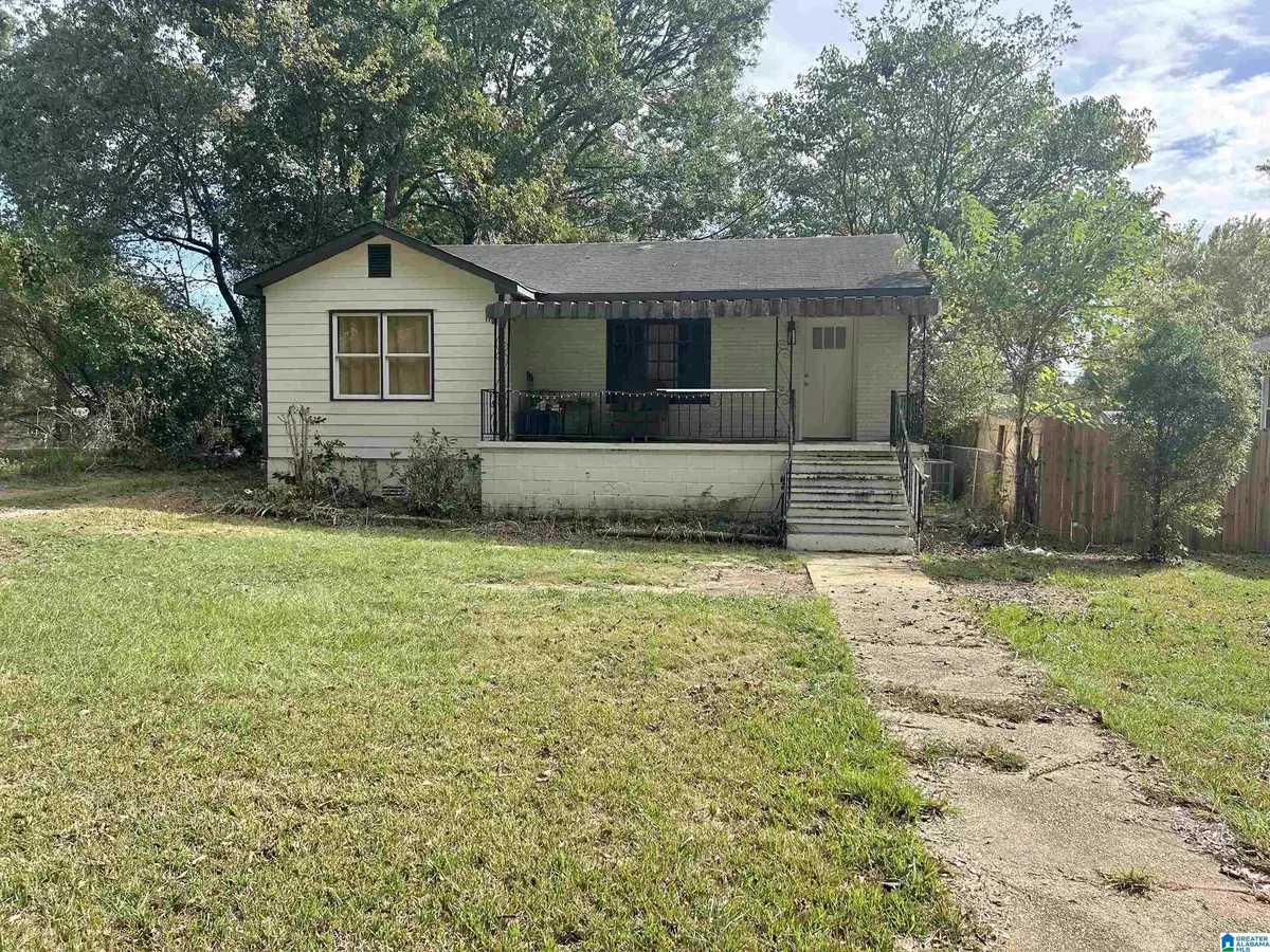 Hueytown, AL 35023,107 JUNE AVENUE