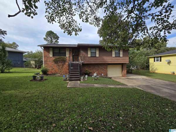 805 28TH TERRACE S, Bessemer, AL 35020