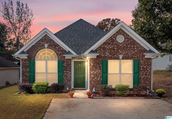 423 CAMDEN COVE CIRCLE, Calera, AL 35040