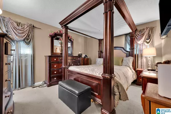 Irondale, AL 35210,5243 PARAMONT DRIVE