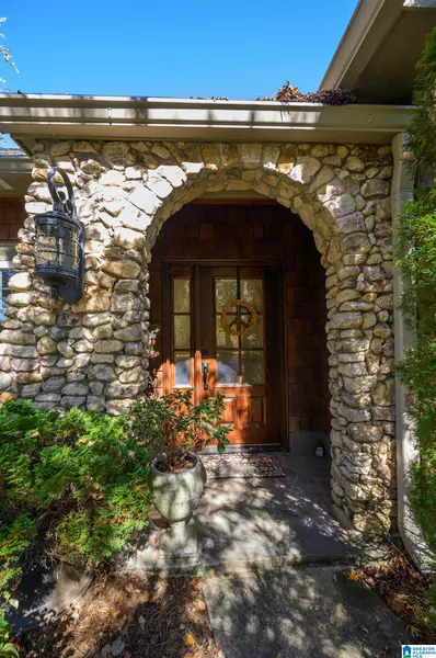 8140 BECKER LANE, Leeds, AL 35094