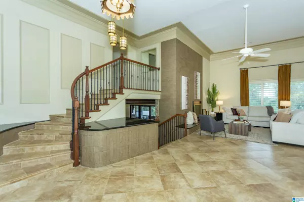 Vestavia Hills, AL 35216,2220 VESTHAVEN WAY E