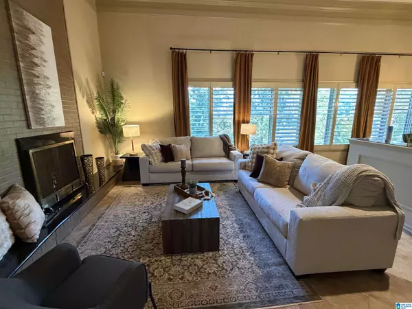 Vestavia Hills, AL 35216,2220 VESTHAVEN WAY E