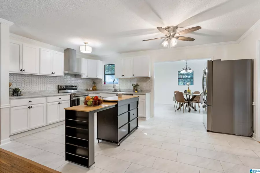 390 SMOKEY ROAD, Alabaster, AL 35007