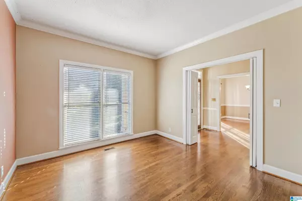 Trussville, AL 35173,305 ROUNDABOUT DRIVE