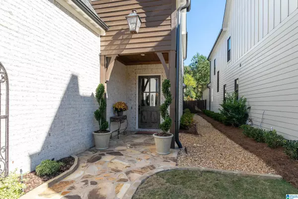 Vestavia Hills, AL 35223,3783 FAIRHAVEN DRIVE