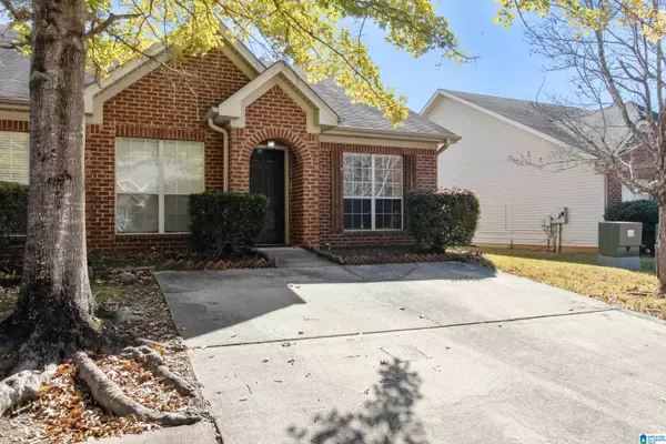 2776 SOUTHWOOD LANE, Bessemer, AL 35022