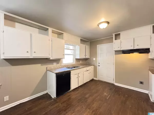 Center Point, AL 35215,1709 3RD STREET NW