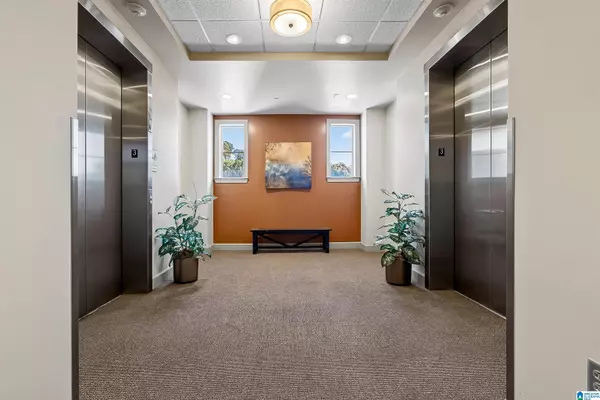 Homewood, AL 35209,1040 BROADWAY PARK #306