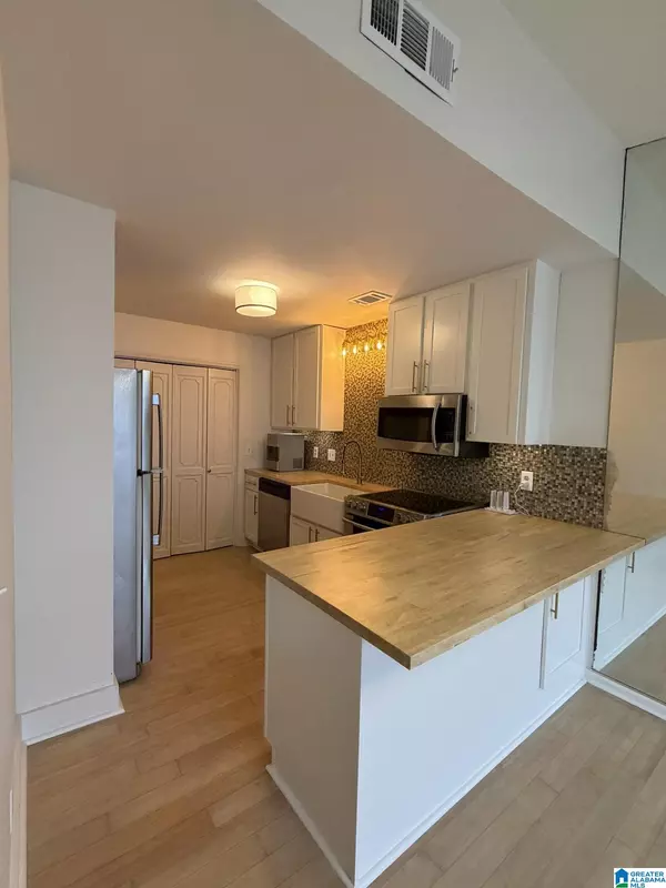 Vestavia Hills, AL 35243,118 W GREEN #118