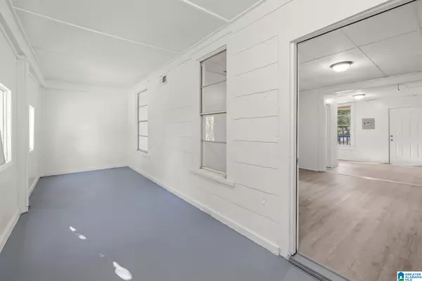 Birmingham, AL 35211,512 SW 16TH STREET