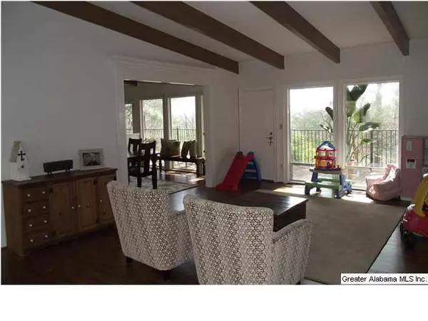 Vestavia Hills, AL 35216,809 VESTAVIA LAKE DR