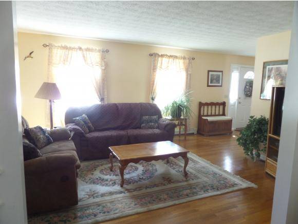 Hudson, NH 03051,26 Copeland DR