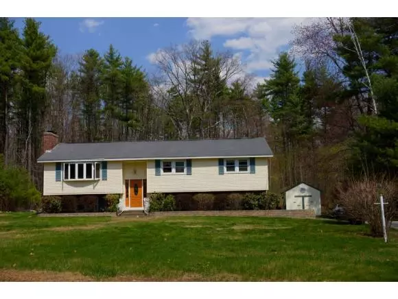 Hudson, NH 03051,11 Holly LN