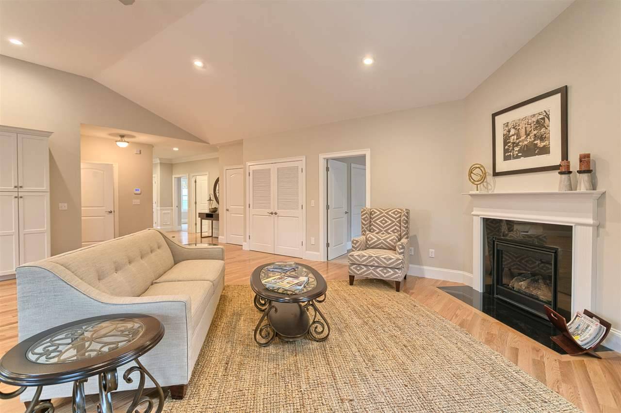 Hudson, NH 03051,11 Cobblestone DR #2