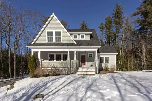 27 Woodridge LN, Exeter, NH 03833