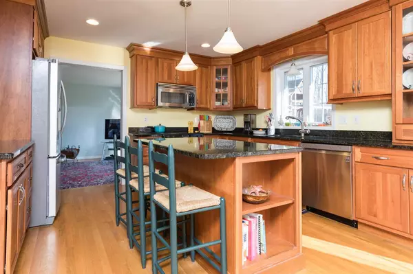 Lee, NH 03861,37 Thurston DR