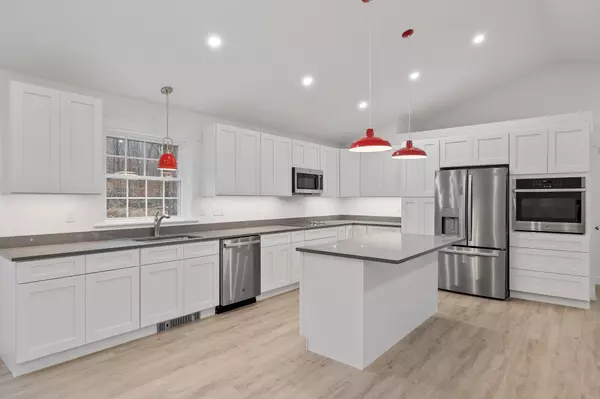 Northfield, NH 03276,487 Shaker RD