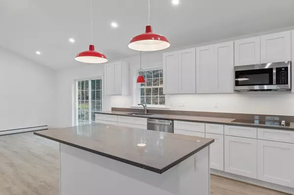 Northfield, NH 03276,487 Shaker RD