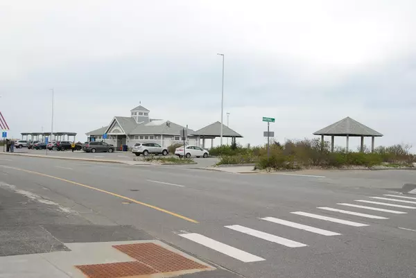 Hampton, NH 03842,6 N ST #1