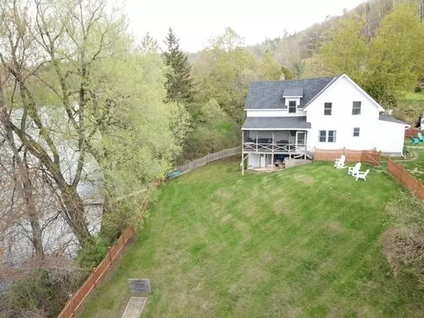 470 Glen RD, Newport City, VT 05855