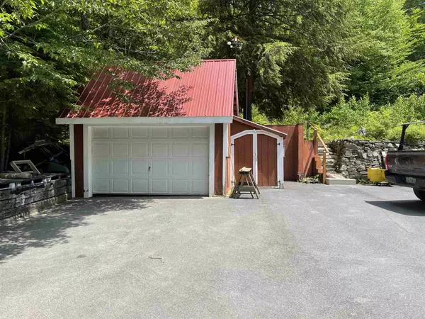 Athens, VT 05143,103 Valley Cemetery RD