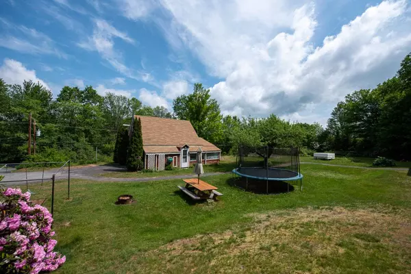 Danbury, NH 03230,17 Waukeena Lake RD