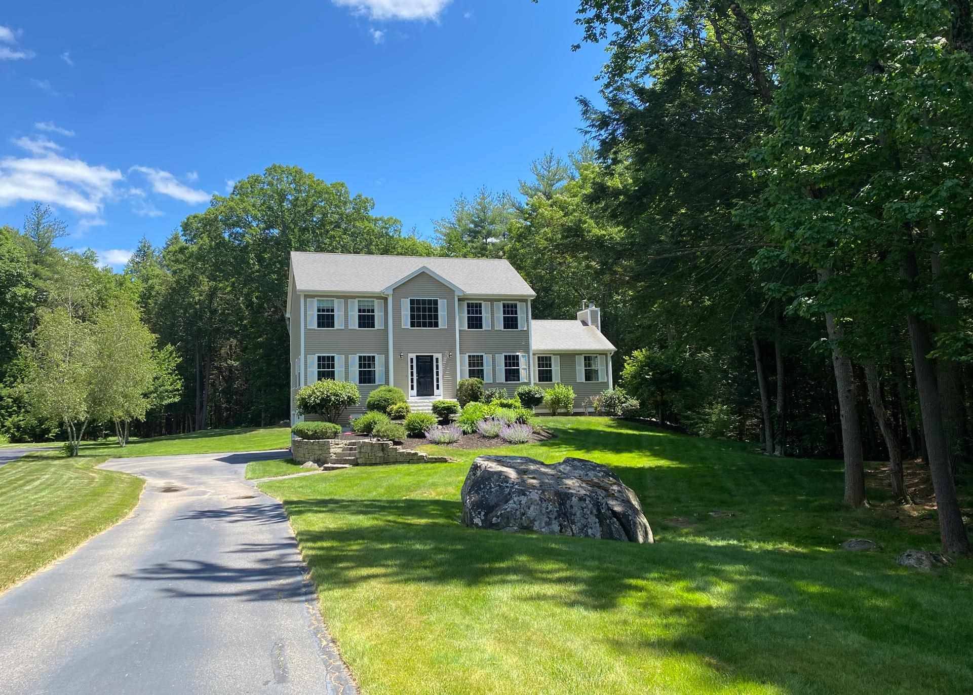 5 Deerhaven DR, Exeter, NH 03833