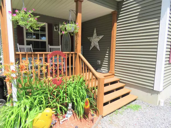 Glover, VT 05839,20 Apple LN