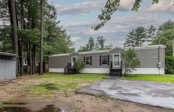 20 Spruce TER, Derry, NH 03038