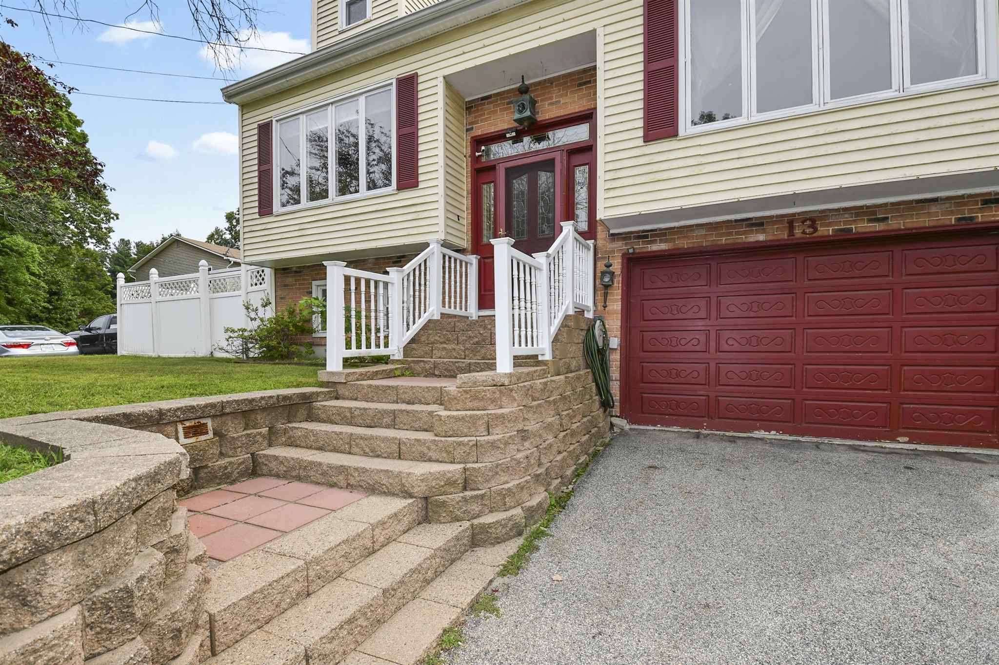 Hudson, NH 03051,13 Reed ST
