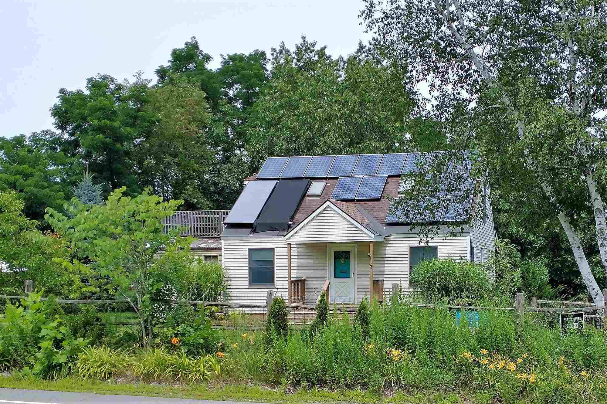 46 Fairground RD, Brattleboro, VT 05301