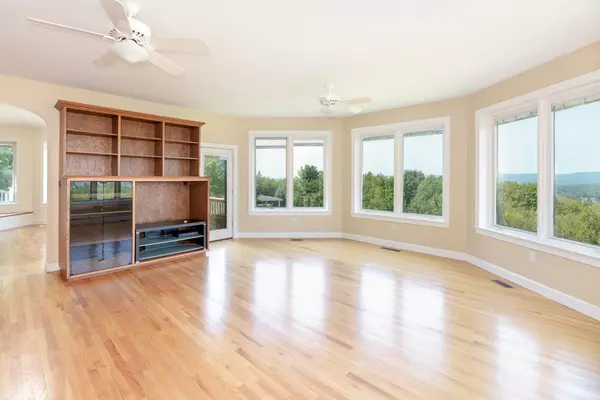 Gilford, NH 03249,84 Countryside DR