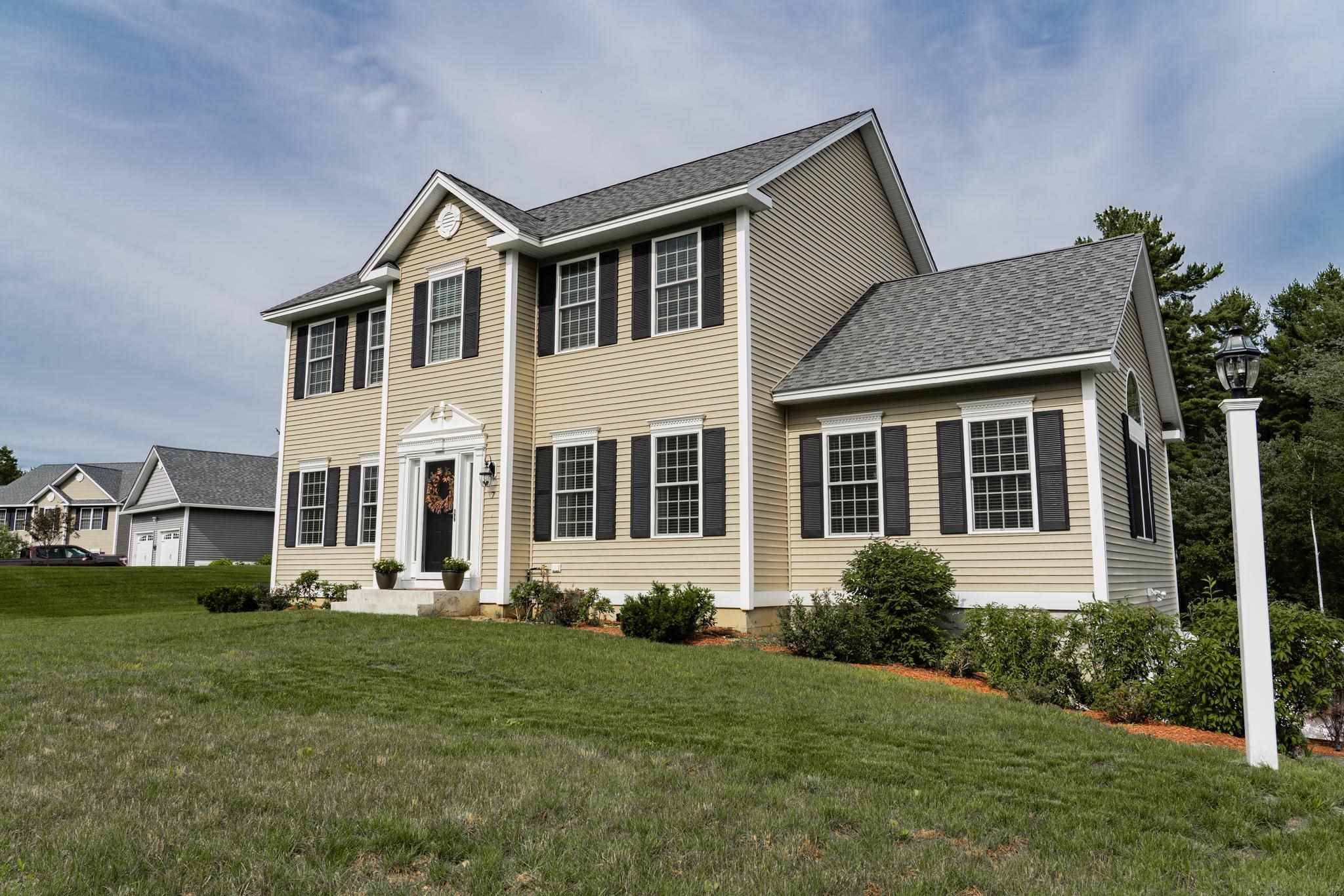 7 Laurel LNDG,  Hudson,  NH 03051