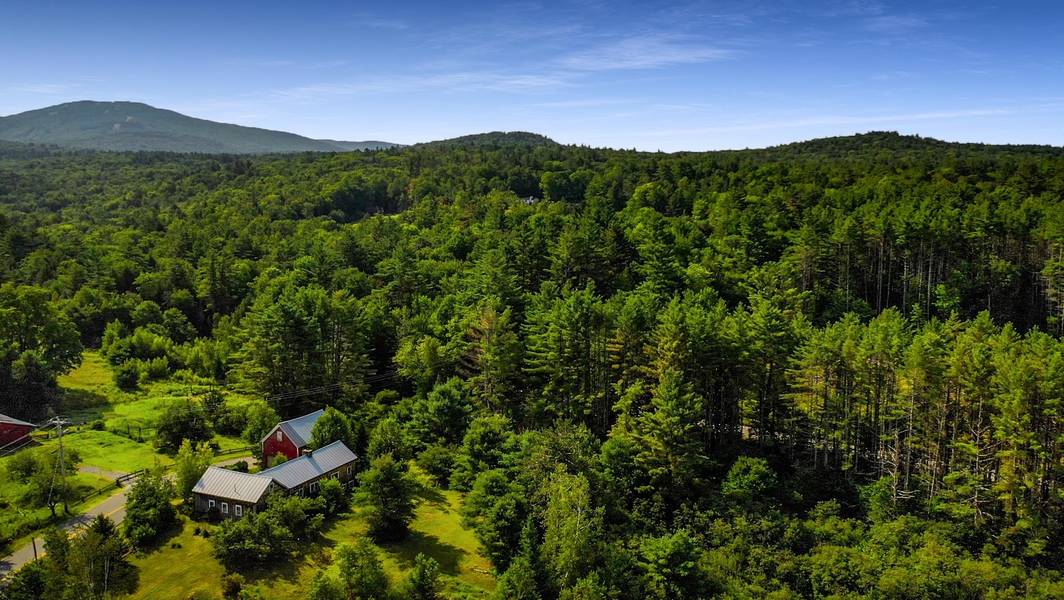 218 Nutting RD, Sunapee, NH 03782