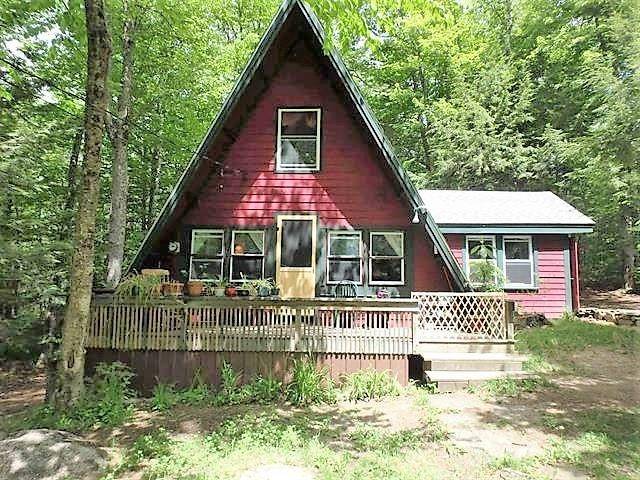 16 Maurer LN, Sunapee, NH 03782