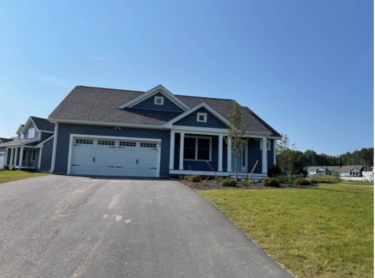 23 Three Ponds DR, Brentwood, NH 03833