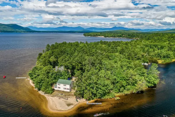 496 Pequawket TRL, Freedom, NH 03836