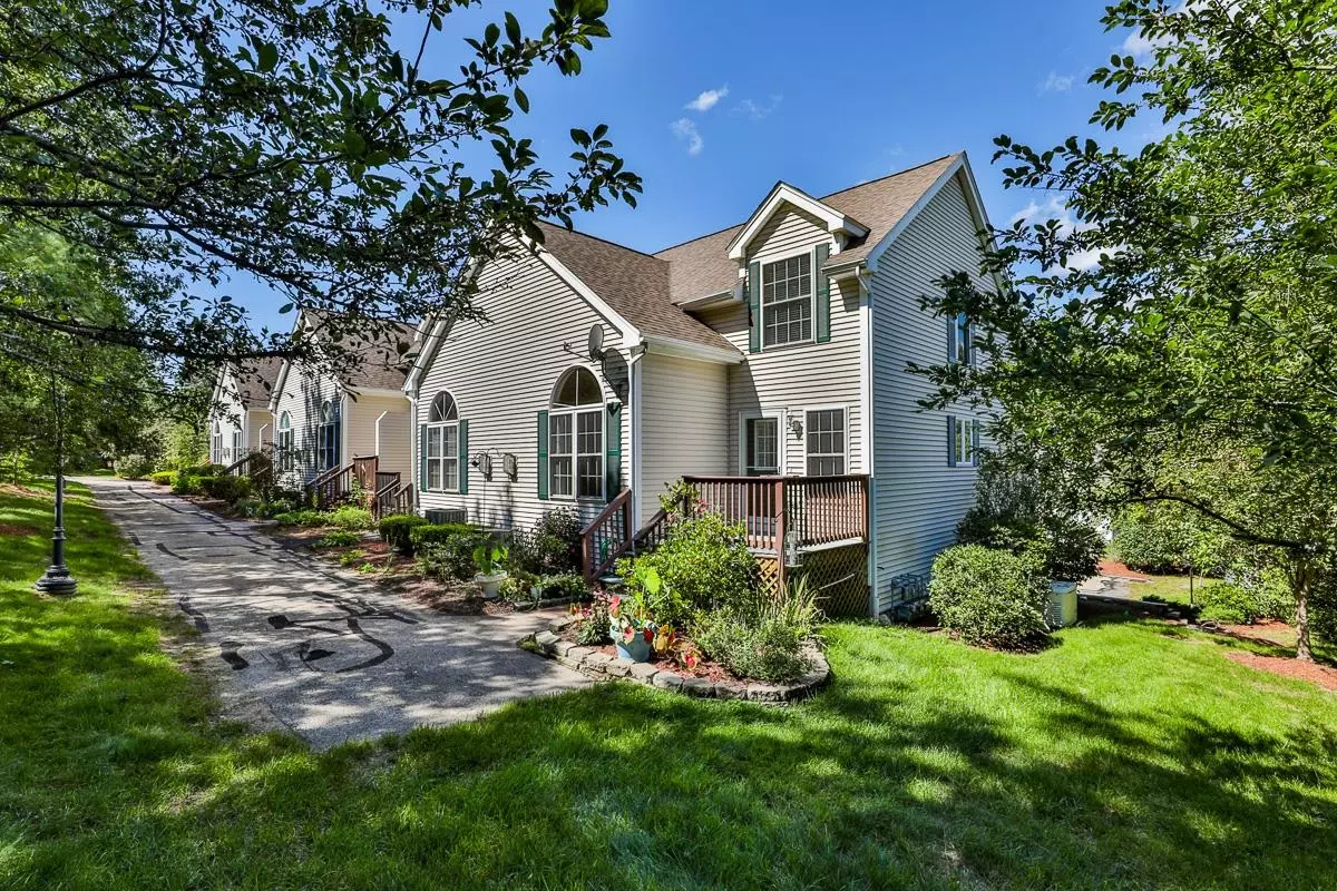 Merrimack, NH 03054,11 Clearwater LN