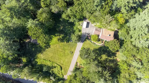 Brookline, NH 03033,6 Birch Hill RD