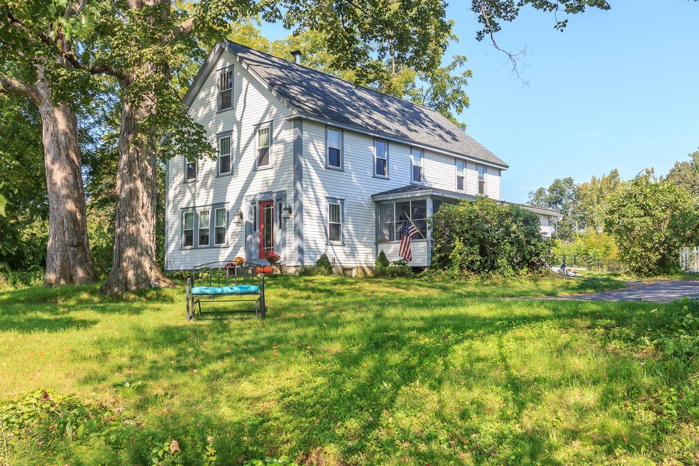 Hollis, NH 03049,108 Depot RD
