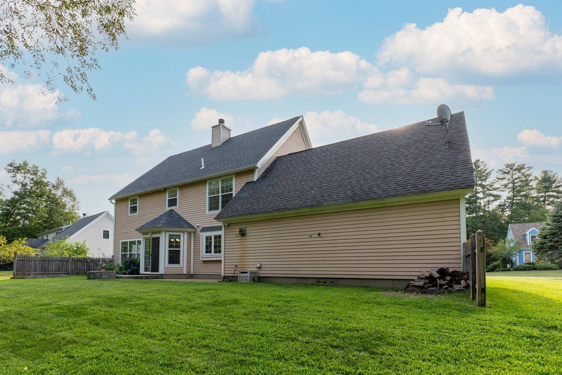 Dover, NH 03820,5 BLUE HERON DR