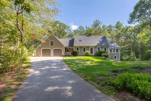 16 Roe Fields DR, South Berwick, ME 03908